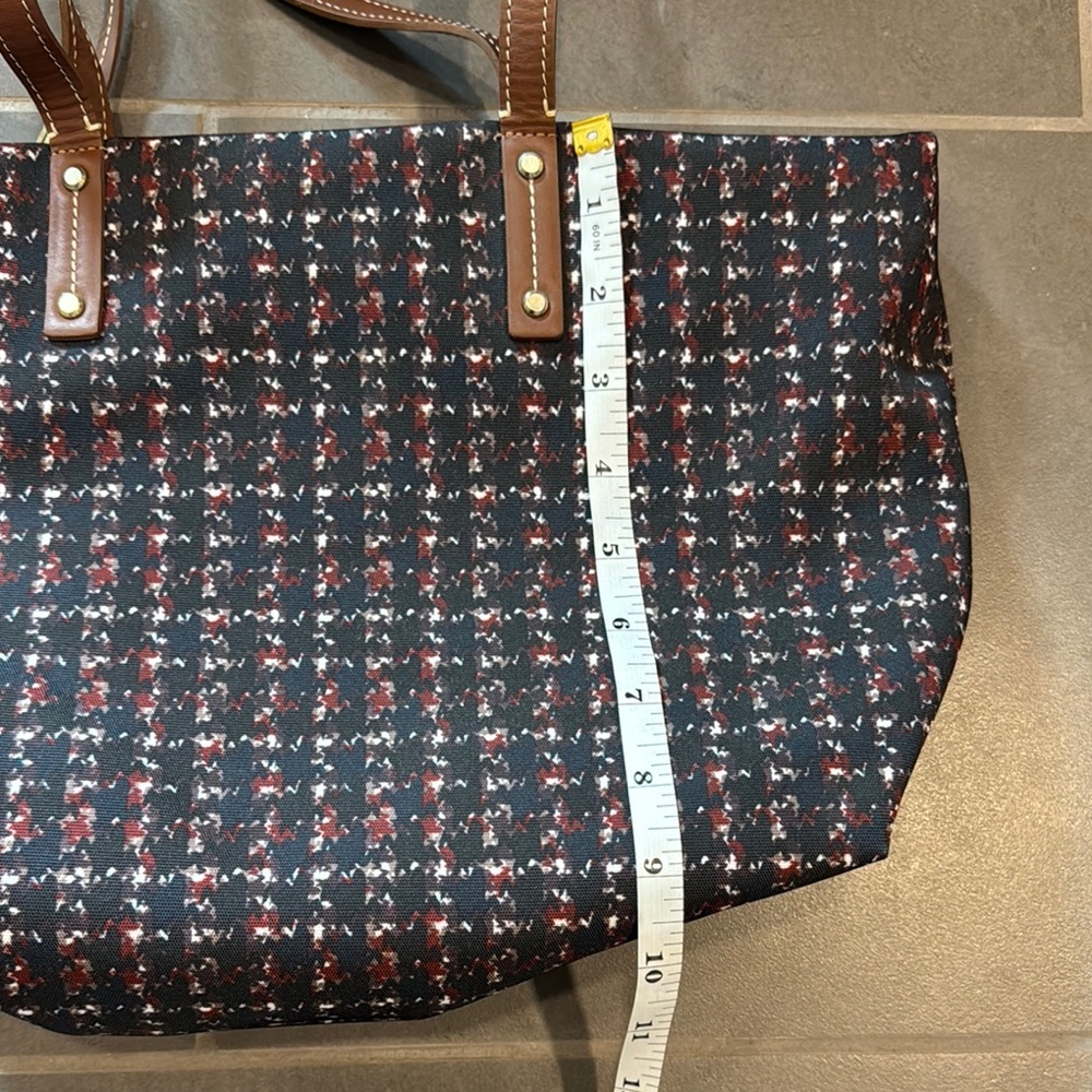 Sophisticated Black and Brown Geometric Tote - Picture 5 of 5